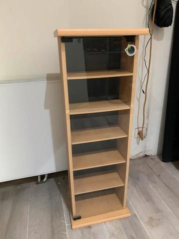 Cd/dvd kastje in goede staat beschikbaar voor biedingen