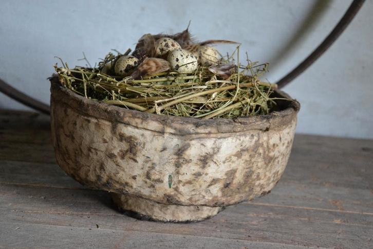 Oude schaal van papier maché, Huis en Inrichting, Woonaccessoires | Schalen en Manden, Nieuw, Schaal, Rond, Overige materialen