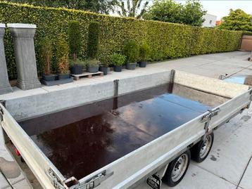 Aanhangwagen , remork , merk saris . beschikbaar voor biedingen