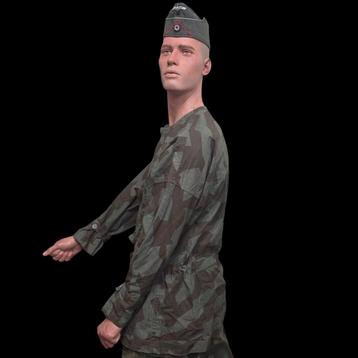 Realistisch geschilderde lopende mannequin en meer beschikbaar voor biedingen