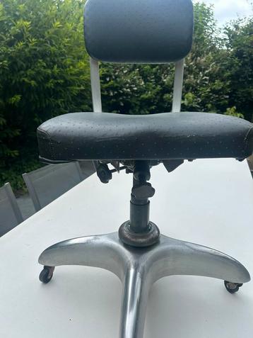 Good Form vintage bureaustoel uit de jaren 30 beschikbaar voor biedingen