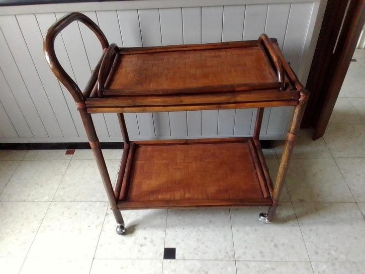 desserte vintage rotin laqué, plateau amovible et roulettes, Huis en Inrichting, Tafels | Sidetables, Zo goed als nieuw, 25 tot 50 cm