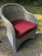 Rotan tuinstoel met rood kussen, Ophalen, Zo goed als nieuw, Rotan