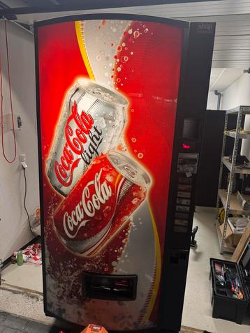 Frisdrank automaat vending machine beschikbaar voor biedingen