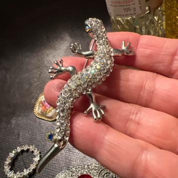 Vintage broche in de vorm van een hagedis, met strass beschikbaar voor biedingen