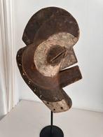 Masque Songye Luna Kifwebe, collection privée. Matadi, Envoi