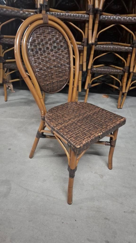 24 terras wicker parijse bistro stoel rotan look alu horeca, Zakelijke goederen, Horeca | Meubilair en Inrichting, Meubilair, Ophalen of Verzenden