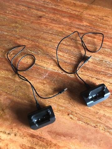2 Laadstations met kabel: "Fysic" FM-7950 GPS en FM-6700 beschikbaar voor biedingen