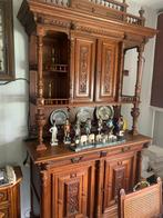 Mechelse kast met leeuwenkoppen (2x) + tafel + 6 stoelen, Ophalen