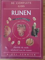 Runen, de complete gids, Nigel Pennick, Ophalen of Verzenden, Zo goed als nieuw