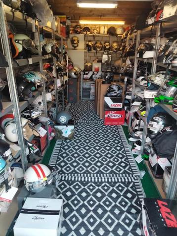 Nieuwe helm. Gemiddeld prijs 50 euro  beschikbaar voor biedingen