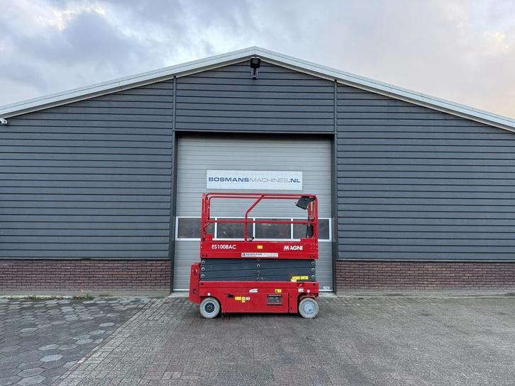 Magni ES1008 AC schaarhoogwerker BJ 2023, Zakelijke goederen, Machines en Bouw | Liften, Steigers en Ladders