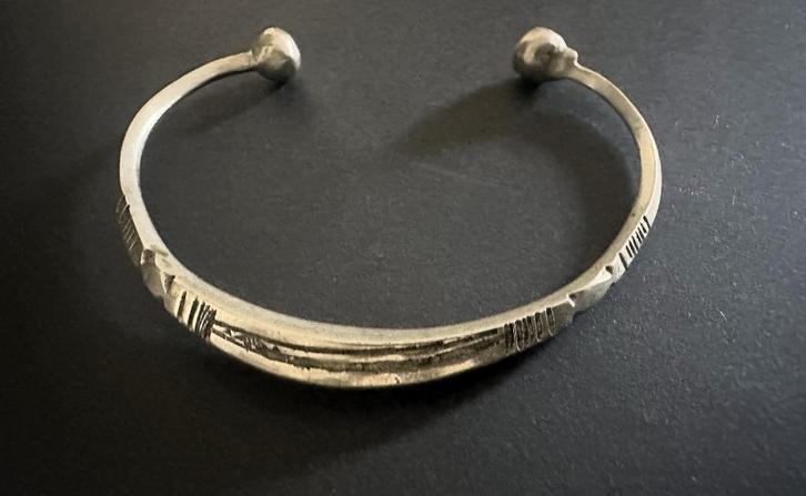 Handgemaakte Toeareg zilveren armband, Handtassen en Accessoires, Armbanden, Zilver, Verzenden