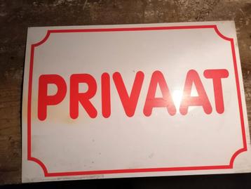 Plakkaat Privaat  beschikbaar voor biedingen