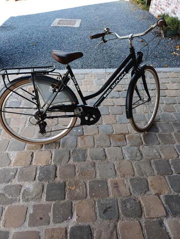 Damesfiets beschikbaar voor biedingen
