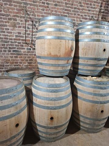 Grote Eikenhouten wijnvaten tot 500l als waterton- decoratie beschikbaar voor biedingen
