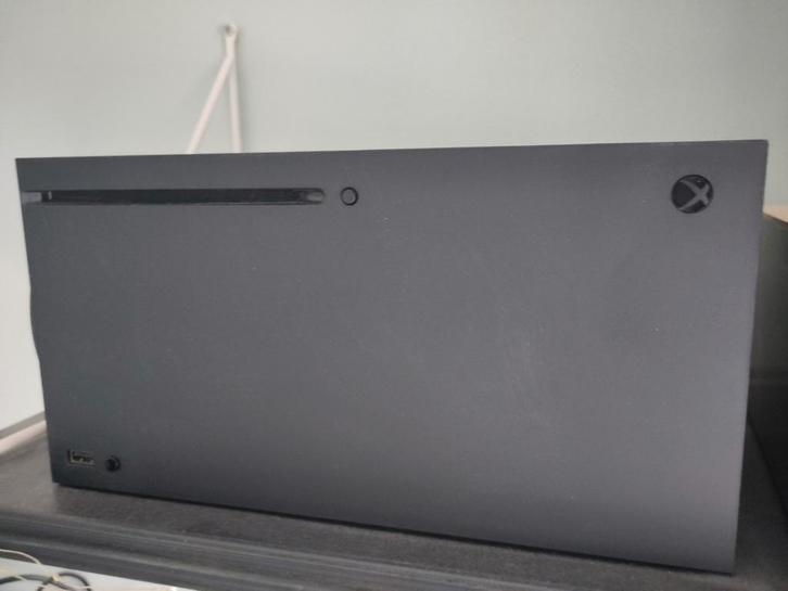 Xbox Series X + 2 oplaadbare controllers, Games en Spelcomputers, Spelcomputers | Xbox Series X en S, Zo goed als nieuw, Xbox Series X
