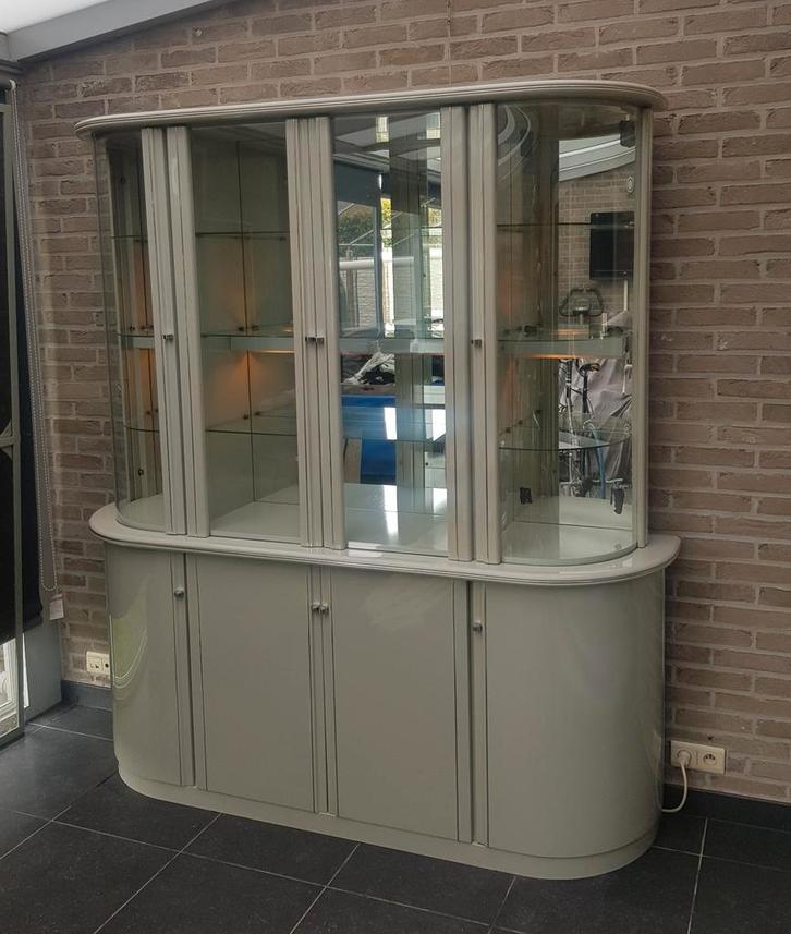 Luxe hoogglans vitrinekast - 175 cm breed - met gebogen glas, Huis en Inrichting, Kasten | Vitrinekasten, Gebruikt, Glas, Ophalen