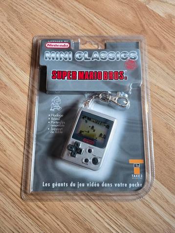 Super Mario sleutelhanger en spel. beschikbaar voor biedingen