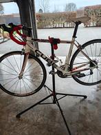 Koersfiets cube wit/rood/zwart, Fietsen en Brommers, Ophalen, Dames