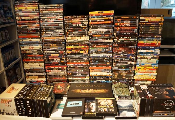 400 blockbuster DVD’s – Franstalige dozen, Cd's en Dvd's, Dvd's | Actie, Zo goed als nieuw, Actie, Boxset, Alle leeftijden, Ophalen