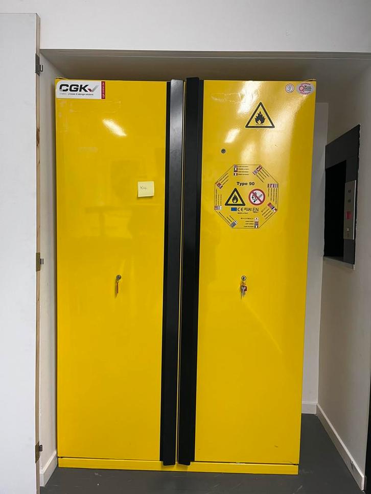 Safety Cabinet for Flammable Substances, Maison & Meubles, Armoires | Étagères, Utilisé, Enlèvement ou Envoi