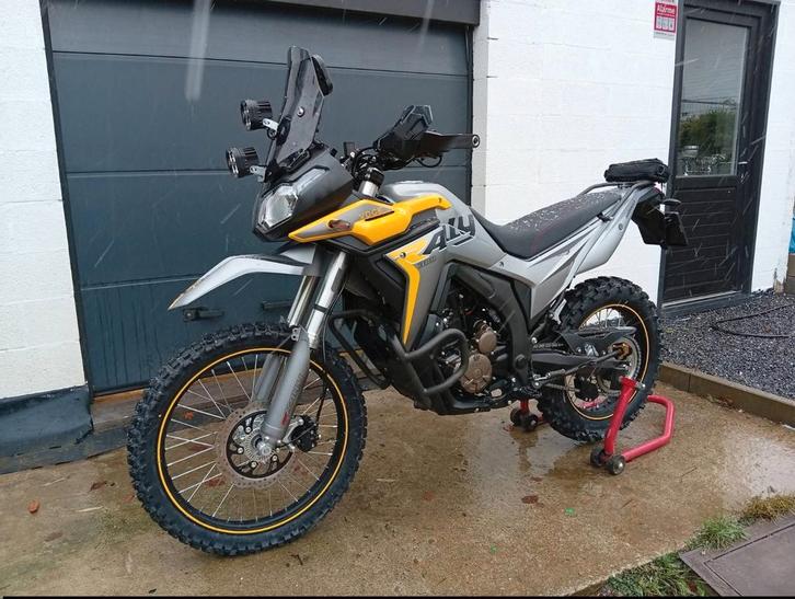 VOGE 300 RALLY, Fietsen en Brommers, Brommers | Derbi, Zo goed als nieuw, Ophalen