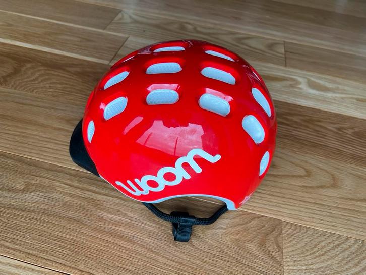 Woom Kids Helmet - RED - Medium (53-56 cm) – As Good As New!, Fietsen en Brommers, Fietsaccessoires | Fietshelmen, Zo goed als nieuw