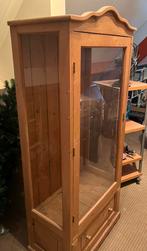 Grenen vitrine kast met drie glazen legplanken en schuif, Ophalen, Met deur(en), 50 tot 100 cm, Zo goed als nieuw
