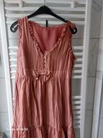 Robe 100%  soie neuve NAF NAF festive taille 42 pour 10 €, Enlèvement ou Envoi, Comme neuf