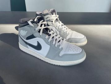 Air Jordan 1 Mid beschikbaar voor biedingen