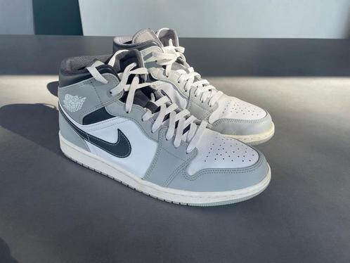 Air Jordan 1 Mid, Kleding | Heren, Schoenen, Zo goed als nieuw, Sneakers, Overige kleuren, Ophalen of Verzenden