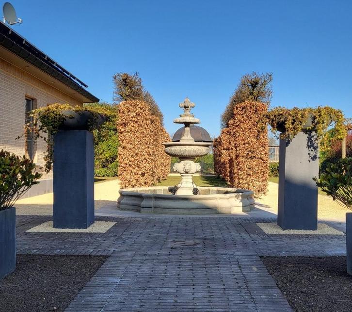 Fontaine à tête de lion avec rebord - ALL INN, Jardin & Terrasse, Pièces d'eau & Fontaines, Neuf, Fontaine, Béton, Enlèvement ou Envoi