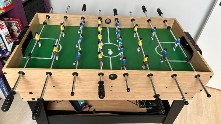 Tafel met meerdere spellen: kicker, snooker,, Kinderen en Baby's, Speelgoed | Speeltafels, Gebruikt, Ophalen