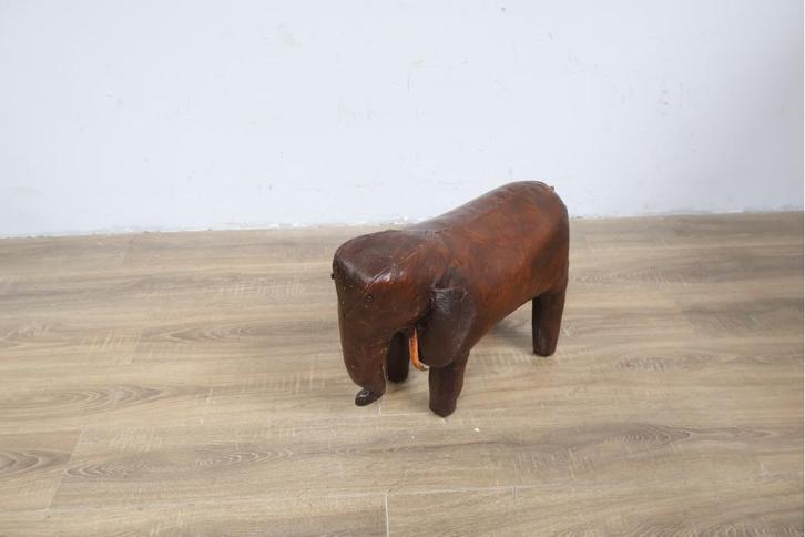 1960s Elephant Footrest by Dimitri Omersa, Antiek en Kunst, Antiek | Woonaccessoires, Ophalen of Verzenden