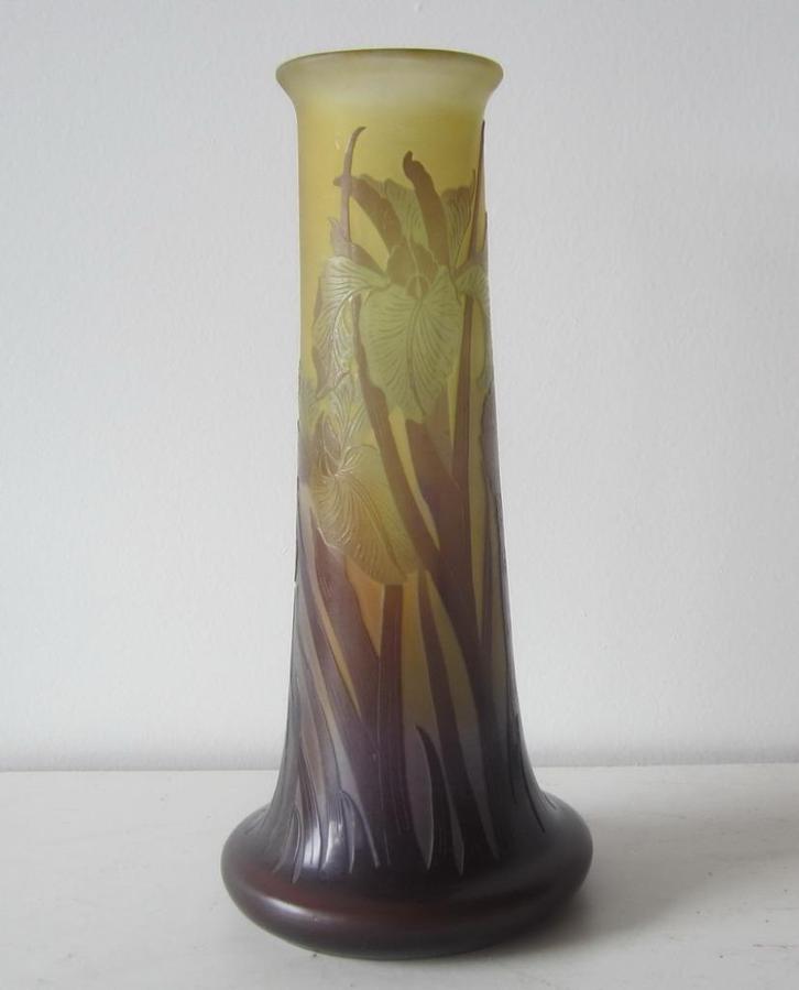 Antieke cameo glazen art nouveau iris vaas Emile Gallé, Antiek en Kunst, Antiek | Glaswerk en Kristal, Verzenden