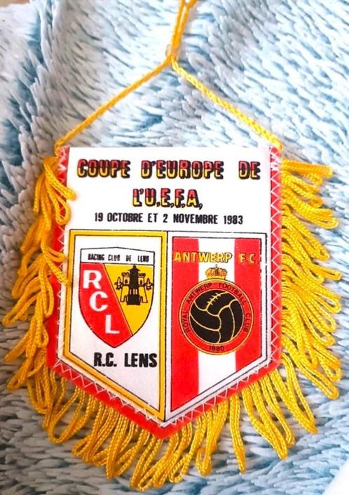 Royal Antwerp FC - RC Lens 1983 unieke vintage vaandel, Verzamelen, Sportartikelen en Voetbal, Zo goed als nieuw, Spel, Ophalen of Verzenden