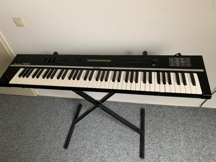 Keyboard RHODES Model 760, Muziek en Instrumenten, Keyboards, Gebruikt, 61 toetsen, Roland, Met standaard, Ophalen