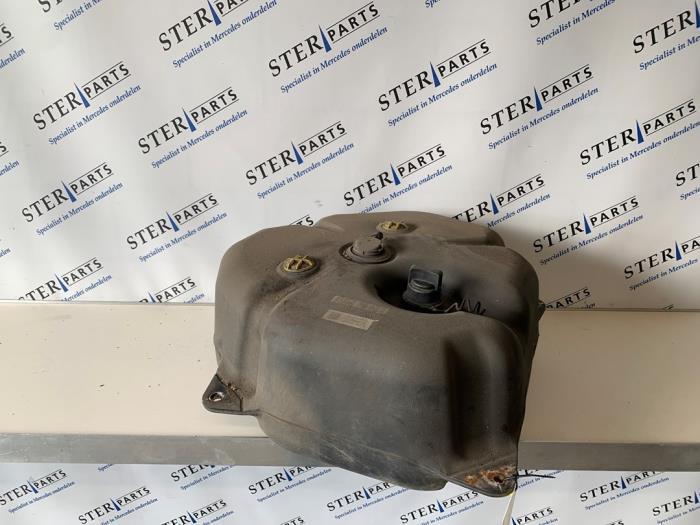 Adblue tank van een Mercedes E-Klasse, Auto-onderdelen, Brandstofsystemen, Mercedes-Benz, Gebruikt, 3 maanden garantie, Ophalen of Verzenden