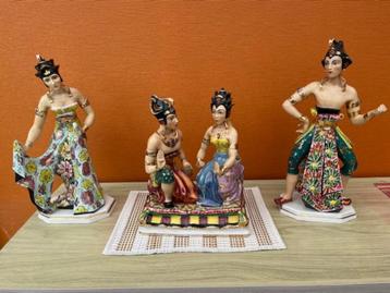 Mooie Thaise beelden in porcelain  beschikbaar voor biedingen