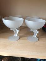 4 mooie ijscoupeglazen / cocktailglazen in melkglas, Ophalen