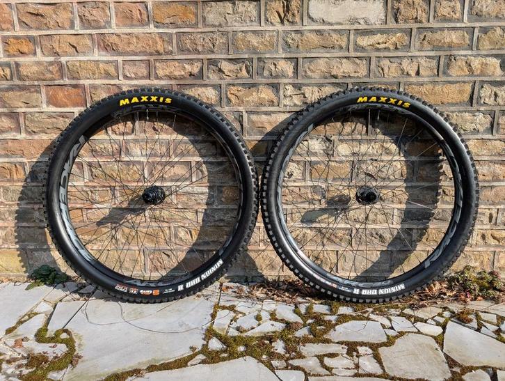 Race Face ARC30 (29') /DT350 wielen + Maxxis Minion DH-bande, Fietsen en Brommers, Fietsonderdelen, Zo goed als nieuw, Mountainbike