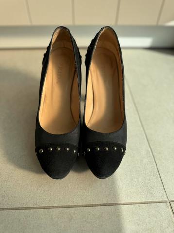 Suede Frida pumps + GRATIS Roccobarocco pumps beschikbaar voor biedingen