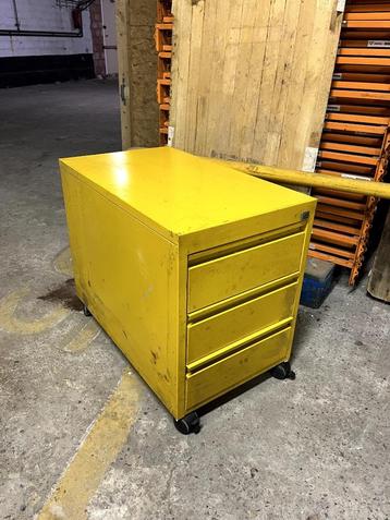 Archiefkast - Bureau kast - Bijzet kast beschikbaar voor biedingen
