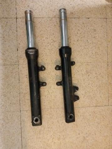 2 voorvorkpistolen scooter PES 125i jaar 2010 beschikbaar voor biedingen