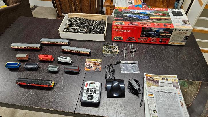 Train de collection HORNBY Vintage The Majestic, Hobby en Vrije tijd, Modeltreinen | H0, Rails, Ophalen of Verzenden