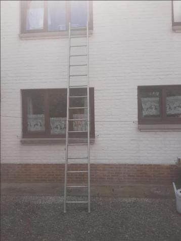 A VENDRE échelle 5 mètres  beschikbaar voor biedingen