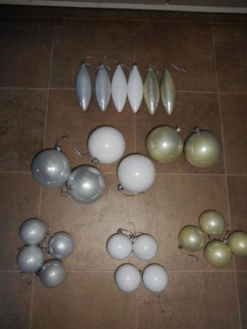 Kerstballen / 24 stuks voor 5 € beschikbaar voor biedingen