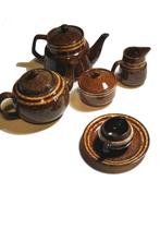Bruin aardewerk servies - Vintage, Huis en Inrichting, Ophalen of Verzenden, Zo goed als nieuw, Aardewerk, Overige stijlen