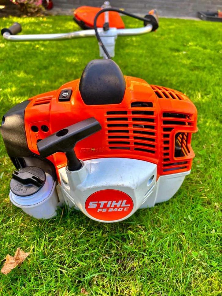 Débroussailleuse Stihl FS 240C, Jardin & Terrasse, Débroussailleuses, Comme neuf, Essence, Enlèvement